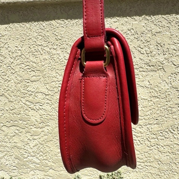 COACH #9981 Red Watson Gold Toned Hardware in Excellent Vintage Condition! - Picture 4 of 6